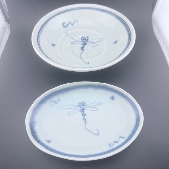Set of 2 Porcelain Plates – Blue & White Dragonfly Design, Crackle Glaze - Picture 3 of 9